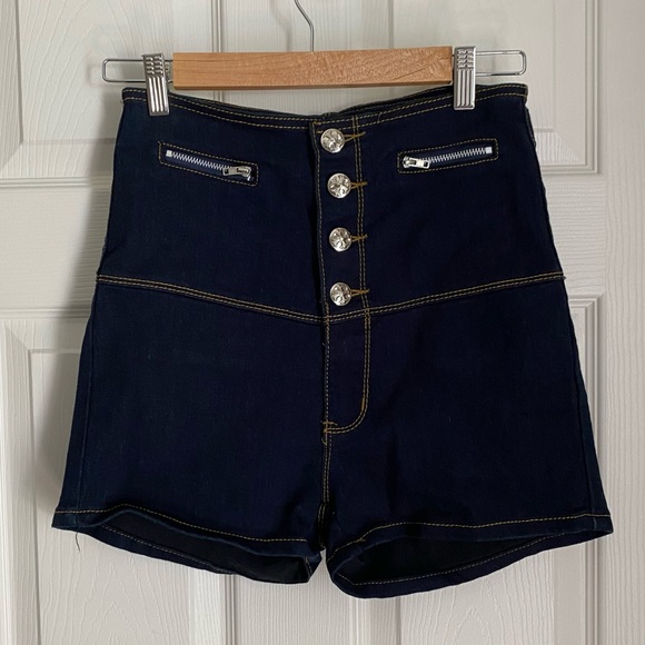 Thrill Pants - Womens Thrill High Rise Dark Wash Denim Shorts 4‎ Silver Buttons Detail Size 5